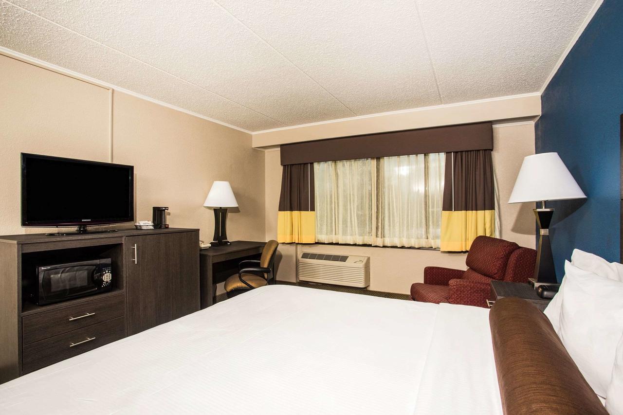 Hotel Baymont By Wyndham Appleton Exterior foto